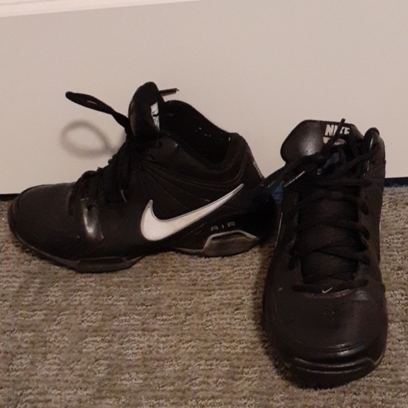 NIKE Air Basketball Shoes - Picture 3 of 3
